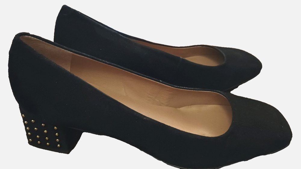 Talbots EUC Classy Black Suede Leather Pumps Gold Studded 1.75" Heels Sz 8 B